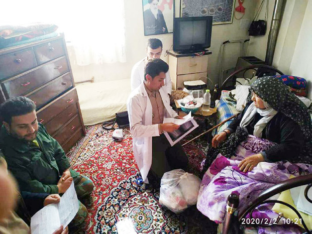 سقز - طرح پایش سلامت دیدار از والدین شهدای معظم با مشارکت بنیاد شهید و تیپ ۲۲۸ ارتش