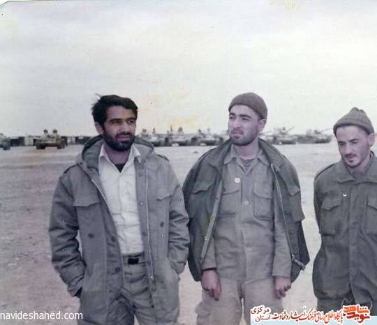 از چپ: صدراله آقاخانی - شهید محمدحسین باقری - فرج اله باقری 