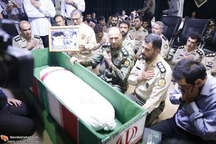 مراسیم الوداع مع الشهید حسین ادیبان بمقبرة شهداء طهران