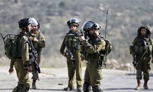 Israeli Forces Injure Eleven Palestinians in Abu Dis Israeli Forces Injure Eleven Palestinians in Abu Dis