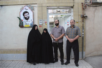 برابری عرق جهادگران با خون رزمندگان برابری عرق جهادگران با خون رزمندگان