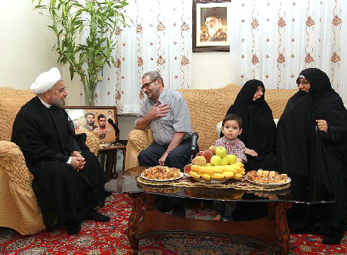 گفتگو با پدر و مادر شهیدان عباس احمد و محمود میر محک گفتگو با پدر و مادر شهیدان عباس احمد و محمود میر محک