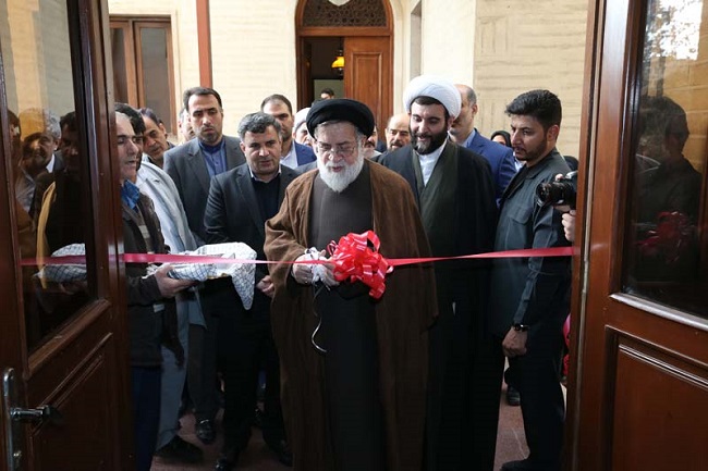 نمایشگاه «سرچشمه سرخ» افتتاح شد/ آغاز برنامه های بزرگداشت روز شهدا نمایشگاه «سرچشمه سرخ» افتتاح شد/ آغاز برنامه های بزرگداشت روز شهدا