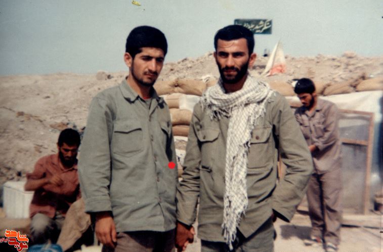 شهید مسلم کریم بخش در عملیات والفجر ۴ به عنوان معاون تیم و در عملیات والفجر ۶ به عنوان مسئول شناسایی شهید مسلم کریم بخش در عملیات والفجر ۴ به عنوان معاون تیم و در عملیات والفجر ۶ به عنوان مسئول شناسایی