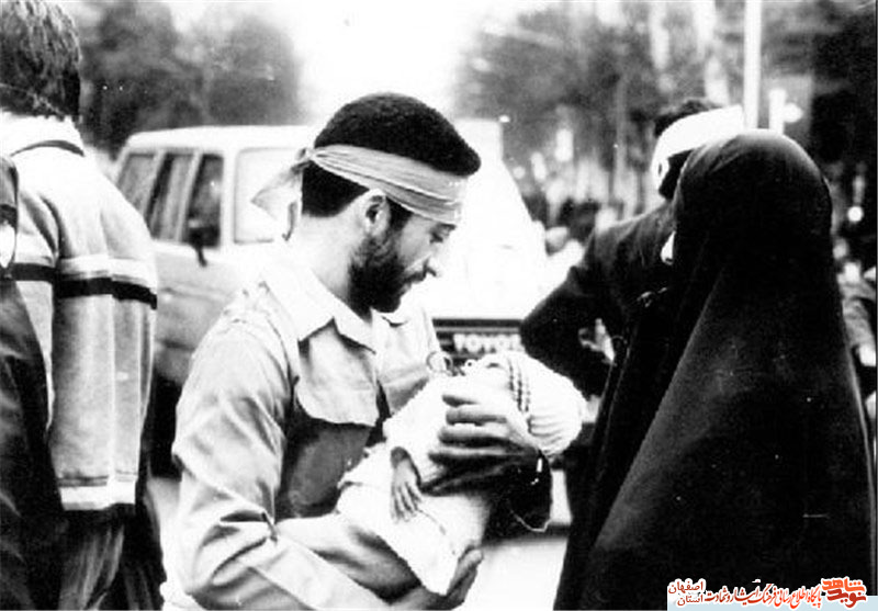 فرهنگ احسان والدین (پدر ومادر) در وصیتنامه شهدا اصفهان فرهنگ احسان والدین (پدر ومادر) در وصیتنامه شهدا اصفهان