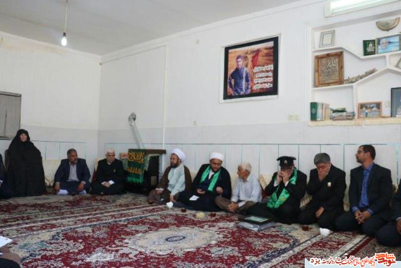 دیدار خادمان امام رضا(ع) با خانواده شهدا شهرستان خاتم + تصویر دیدار خادمان امام رضا(ع) با خانواده شهدا شهرستان خاتم + تصویر