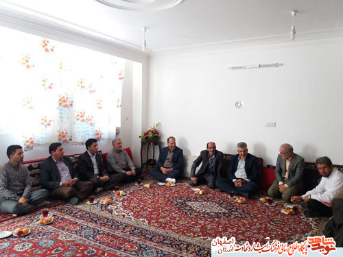دیدار با خانواده های شهدای سادات شهرستان اردستان بمناسبت عید سعید غدیر دیدار با خانواده های شهدای سادات شهرستان اردستان بمناسبت عید سعید غدیر
