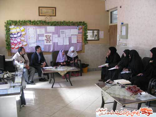 دیدار با دانش آموزان شاهد مدافع حرم در مدارس طرح پراکنده کاشان
