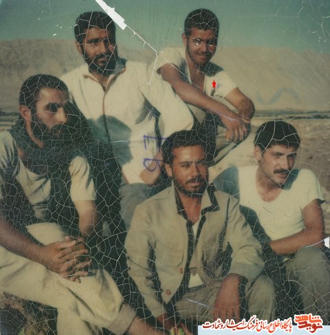 ای خواهرم استعمار از حجاب تو بیشتر میترسد تا از خون من ای خواهرم استعمار از حجاب تو بیشتر میترسد تا از خون من
