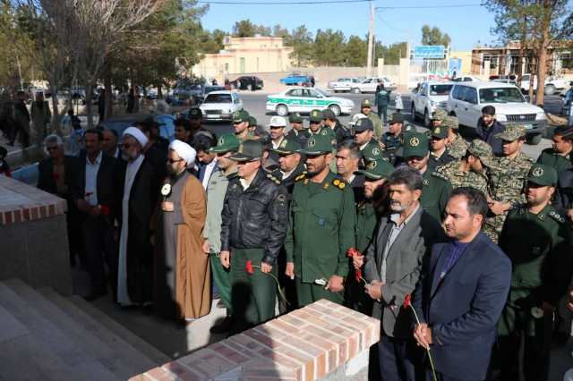 گزارش تصویری از مراسم غباررویی مقبره مطهر شهدای شهرستان خاتم گزارش تصویری از مراسم غباررویی مقبره مطهر شهدای شهرستان خاتم
