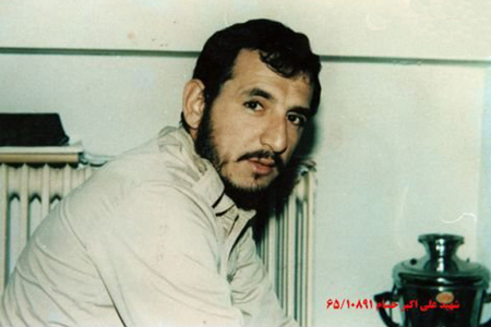 سردار شهید علی اکبر حسام / دیده بانی که در شلمچه بدنش تکه تکه شد سردار شهید علی اکبر حسام / دیده بانی که در شلمچه بدنش تکه تکه شد