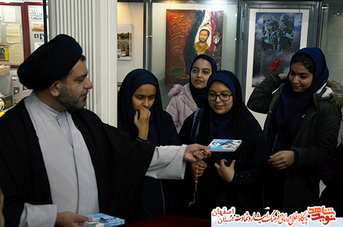 بازدید دانش آموزان دبیرستان جناب از موزه شهدای اصفهان بازدید دانش آموزان دبیرستان جناب از موزه شهدای اصفهان