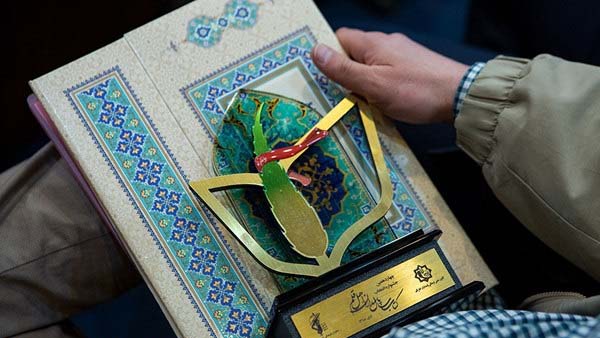 برگزیدگان چهاردهمین جشنواره کتاب سال پاسداران اهل قلم معرفی شدند برگزیدگان چهاردهمین جشنواره کتاب سال پاسداران اهل قلم معرفی شدند
