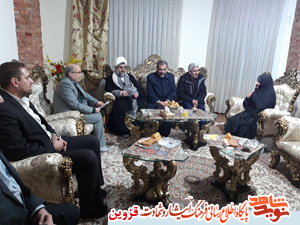 عزت و اقتدار ایران مرهون خون شهداست عزت و اقتدار ایران مرهون خون شهداست