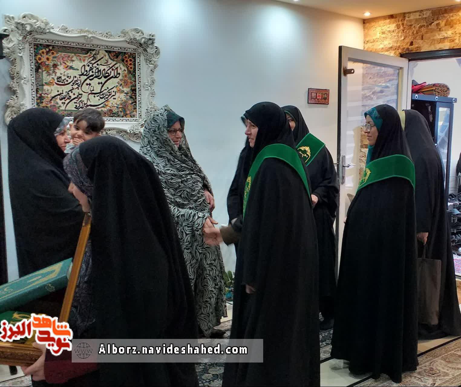 حضور خادم الرضا در منزل سردار شهید «مهدی نعماییعالی» حضور خادم الرضا در منزل سردار شهید «مهدی نعماییعالی»