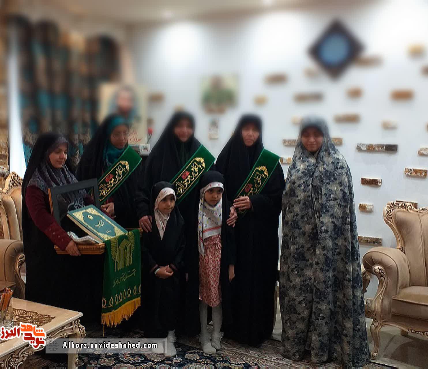 حضور خادم الرضا در منزل سردار شهید «مهدی نعماییعالی» حضور خادم الرضا در منزل سردار شهید «مهدی نعماییعالی»