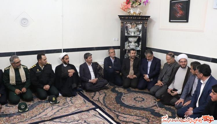 دیدار مسئولین با خانواده «شهید جانباز حاج عباس الطافی» دیدار مسئولین با خانواده «شهید جانباز حاج عباس الطافی»