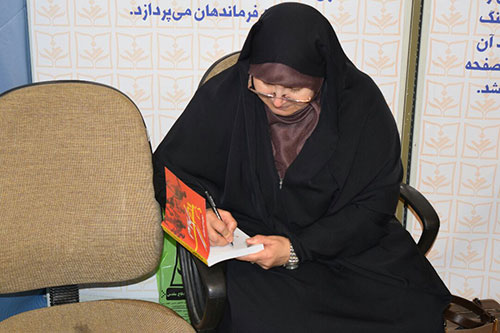 راز پُرفروش شدن کتاب «راز درخت کاج» از زبان نویسنده راز پُرفروش شدن کتاب «راز درخت کاج» از زبان نویسنده