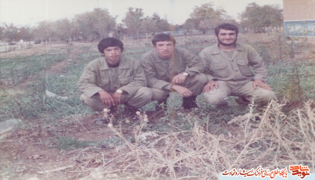 دوستانی که بایکدیگر بزرگ شدند و در نتیجه باهم به شهادت رسیدند. دوستانی که بایکدیگر بزرگ شدند و در نتیجه باهم به شهادت رسیدند.