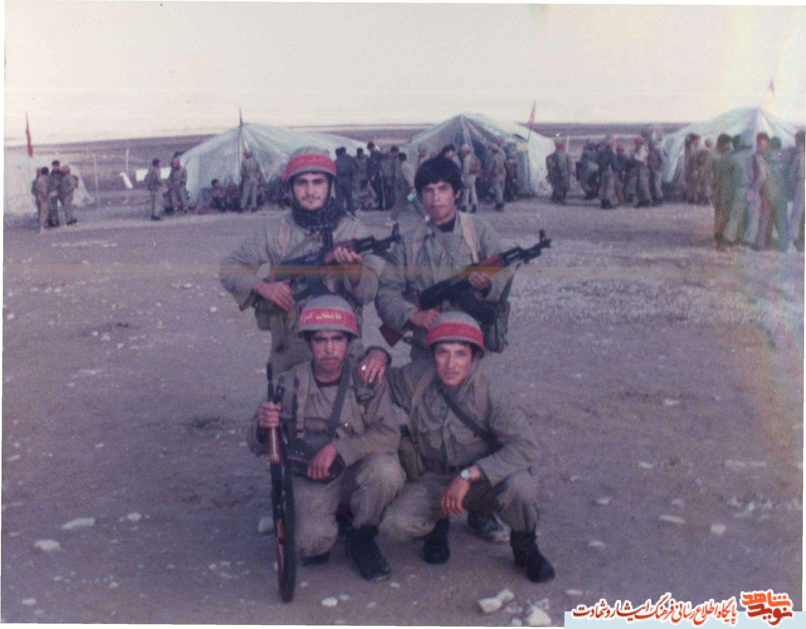 دوستانی که بایکدیگر بزرگ شدند و در نتیجه باهم به شهادت رسیدند. دوستانی که بایکدیگر بزرگ شدند و در نتیجه باهم به شهادت رسیدند.
