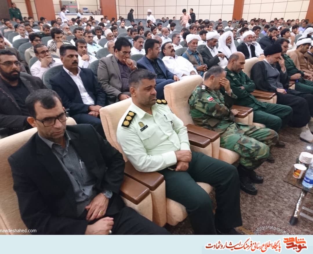خانواده معظم شهدا وارثان اصلی نظام هستند خانواده معظم شهدا وارثان اصلی نظام هستند