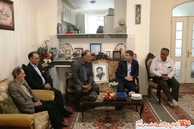 تکریم خانوادههای معظم شهدا وظیفه مسئولان است تکریم خانوادههای معظم شهدا وظیفه مسئولان است