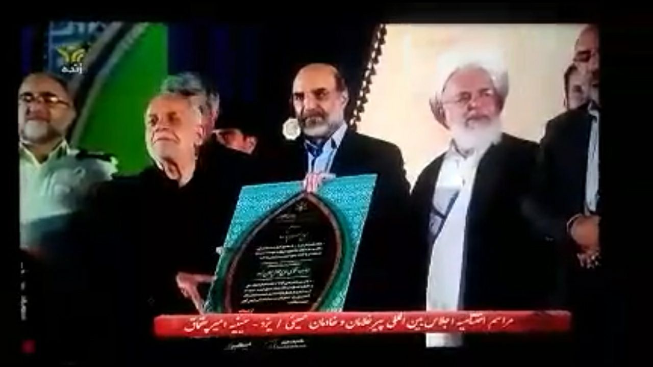 عشق به حسین (ع) را در بزرگترین دانشگاه حسینشناسی، دامن مادرم آموختم عشق به حسین (ع) را در بزرگترین دانشگاه حسینشناسی، دامن مادرم آموختم