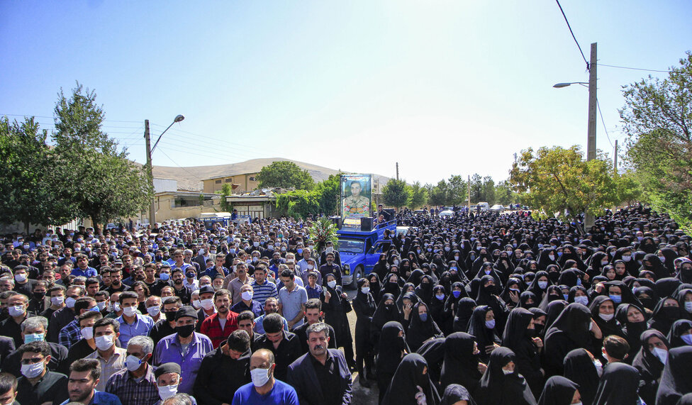 پیکر شهید اسکندری نژاد در گلزار شهدای جونقان آرام گرفت پیکر شهید اسکندری نژاد در گلزار شهدای جونقان آرام گرفت