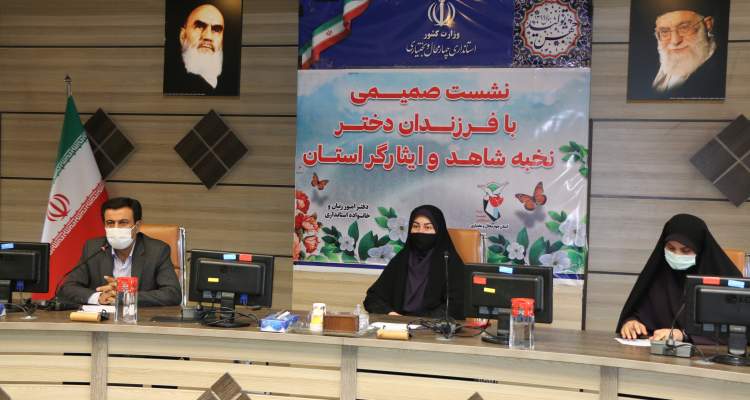 وظیفه اصلی نخبگان شاهد و ایثارگر رساندن پیام شهداست وظیفه اصلی نخبگان شاهد و ایثارگر رساندن پیام شهداست