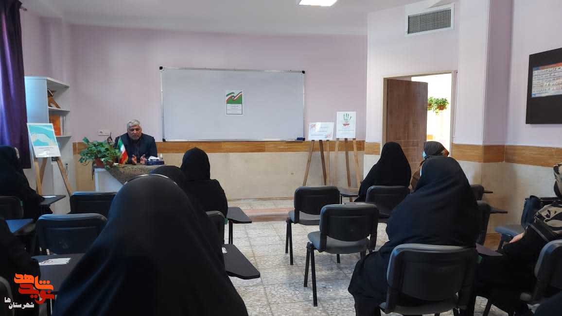 گام دوم انقلاب و حقایق انقلاب باید بین جوانان تبیین شود