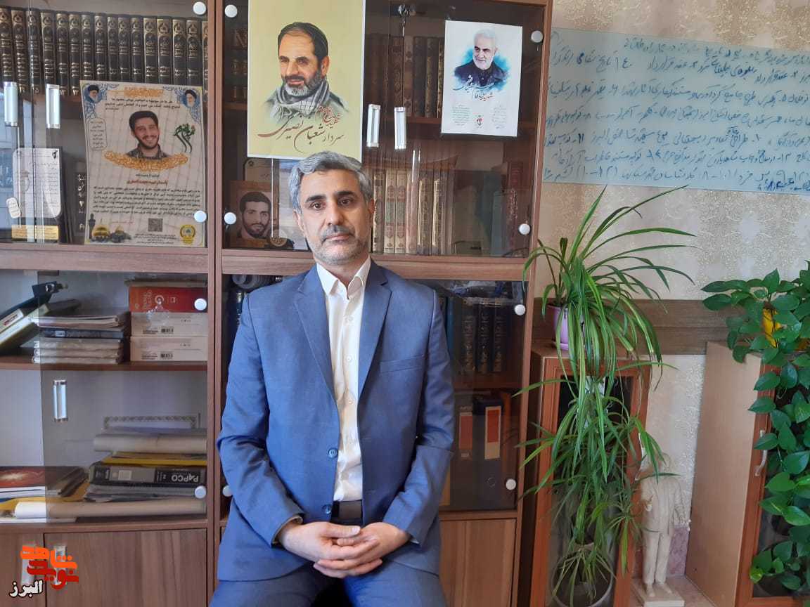 شهدا بهترین سمبل فداکاری برای شاعران هستند