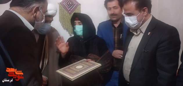والدین شهدا نعمت بزرگی برای انقلاب هستند