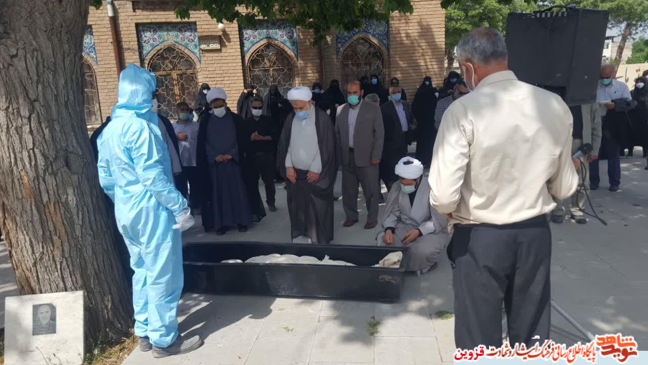 پیکر مطهر مادر شهیدان قنبری در قزوین تشییع شد پیکر مطهر مادر شهیدان قنبری در قزوین تشییع شد