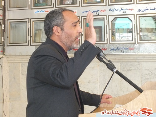 مراسم عطر افشانی گلزار شهدا امام زاده ابراهیم در قم برگزار شد