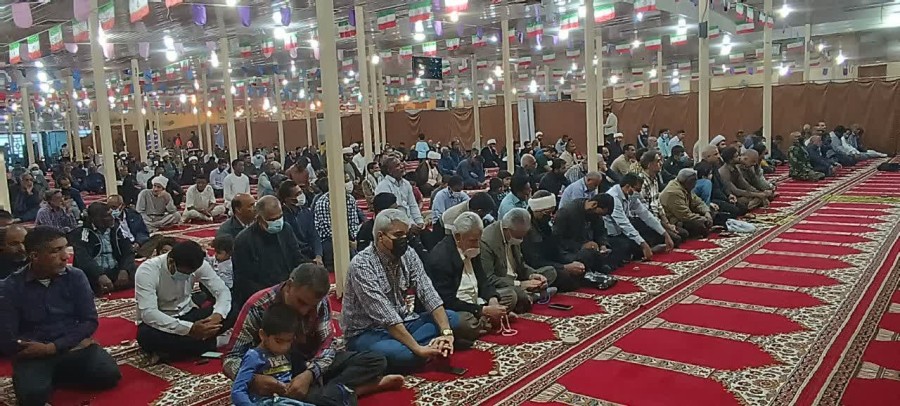 استقرار میز خدمت بنیاد قشم در نماز جمعه