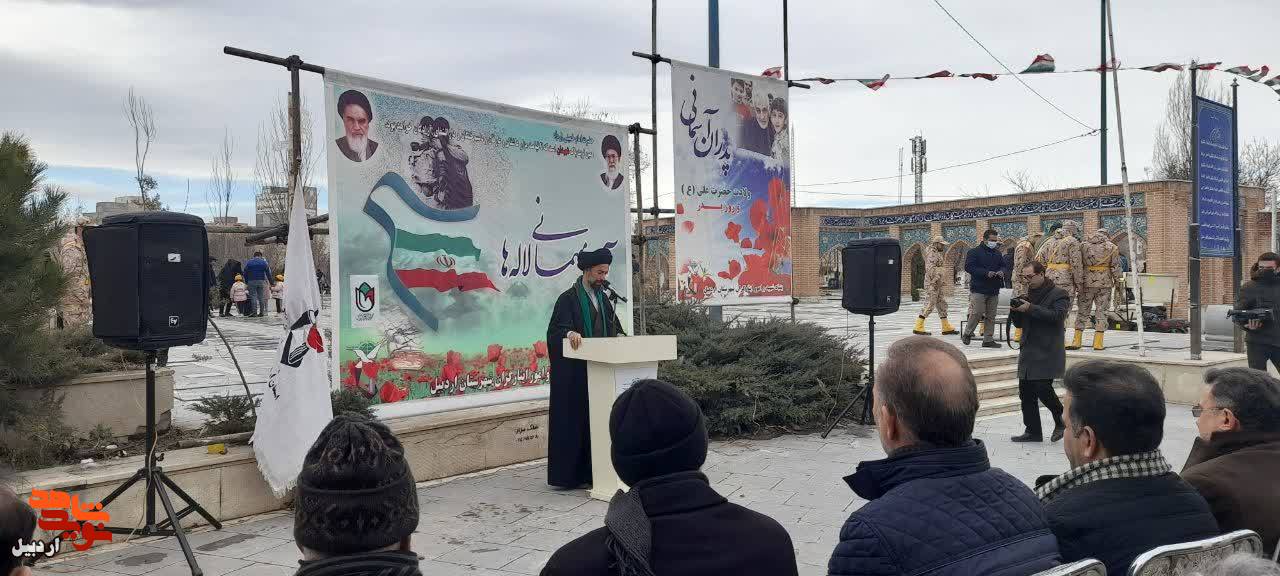 آیین معنوی میهمانی لاله‌ها در اردبیل + به گزارش تصویر