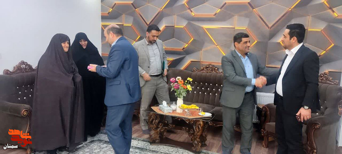 دیدار معاون سیاسی، امنیتی و اجتماعی استانداری سمنان با خانواده معظم شهید «محمدباقر اسدی‌نژاد»