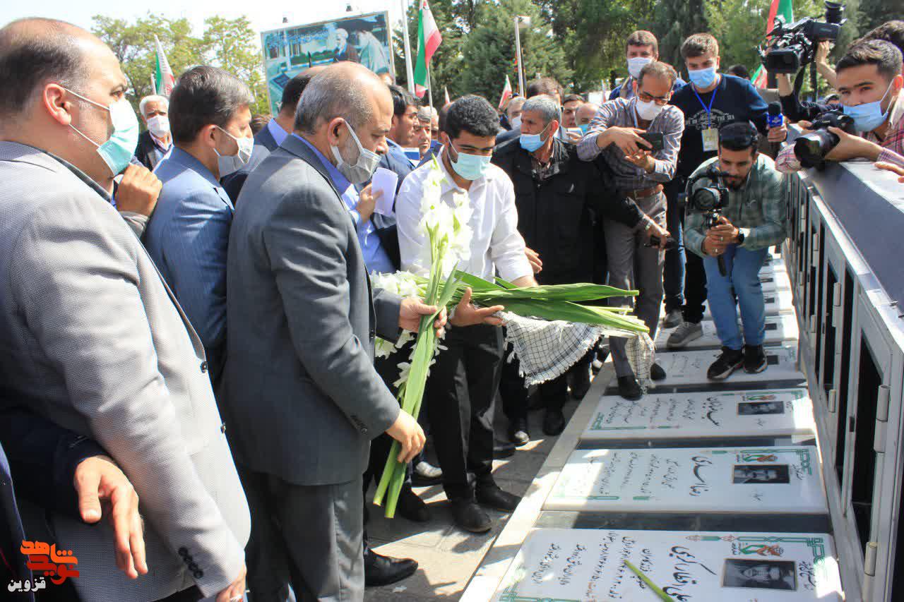 وزیر کشور به مقام ۳ هزار شهید قزوین ادای احترام کرد