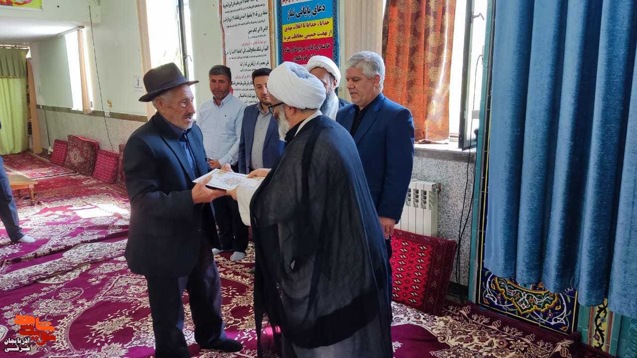 تجلیل از خانواده شهید «عابدی» در نماز جمعه شهرستان هوراند