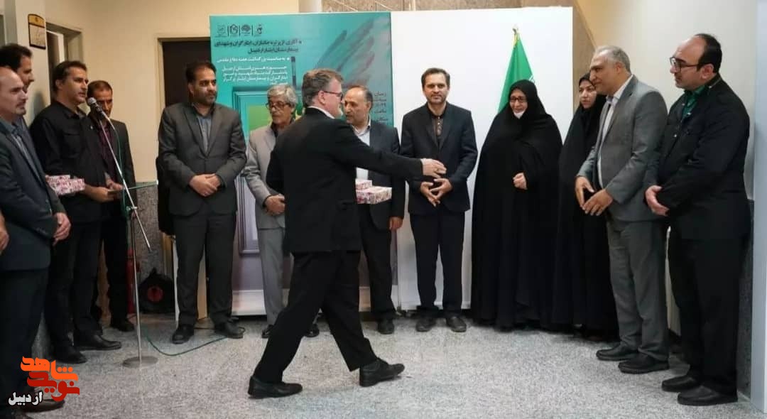 برگزار آیین افتتاح نمایشگاه نقاشی جلوه های ایثار در اردبیل