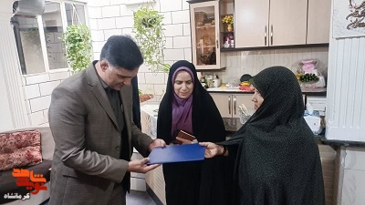 خانواده‌ سه شهید کنگاوری فتح خرمشهر تجلیل شدند