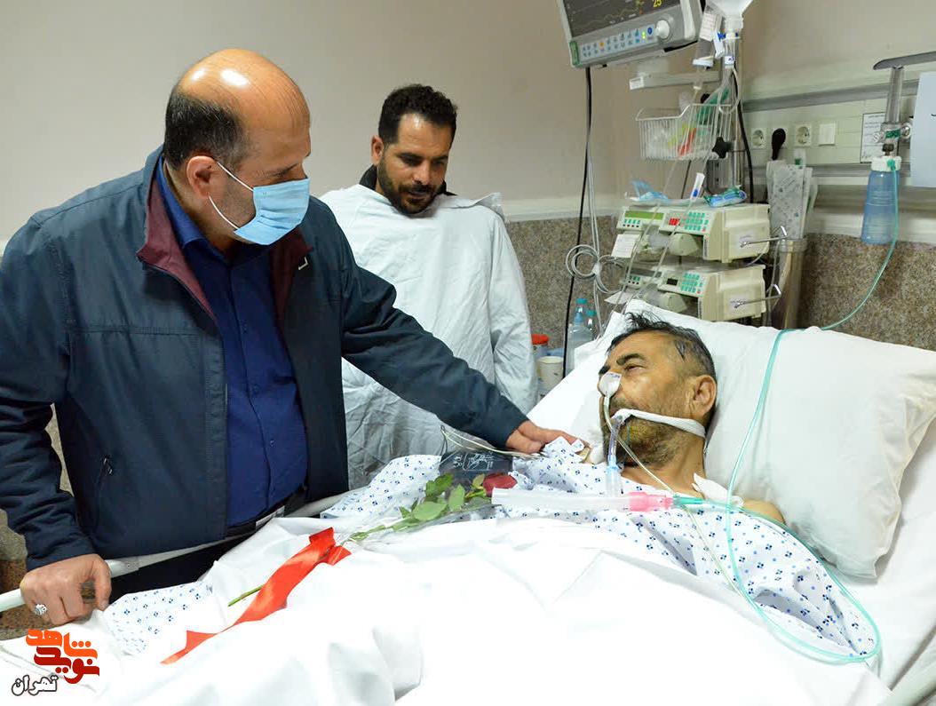 مدیرکل بنیاد شهید و امور ایثارگران تهران بزرگ از جانبازان و پدران شهدا بستری در بیمارستان عیادت کرد مدیرکل بنیاد شهید و امور ایثارگران تهران بزرگ از جانبازان و پدران شهدا بستری در بیمارستان عیادت کرد