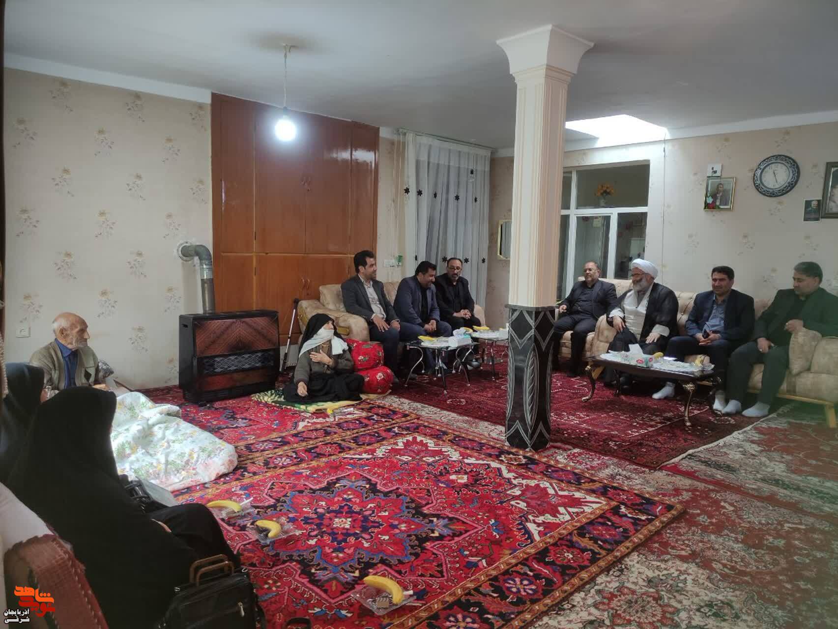 تکریم خانواده معزز شهید والامقام «محبوب هادوی» بمناسبت سالروز آزادسازی خرمشهر