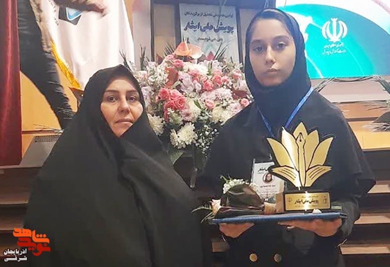 دانشآموز میانهای در جمع برگزیدگان «پویش ملی ایثار» دانشآموز میانهای در جمع برگزیدگان «پویش ملی ایثار»
