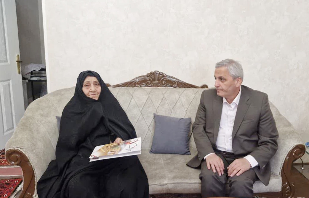سرپرست بنیاد شهید آذربایجان شرقی با ۴ خانواده شهید و جانباز دیدار کرد