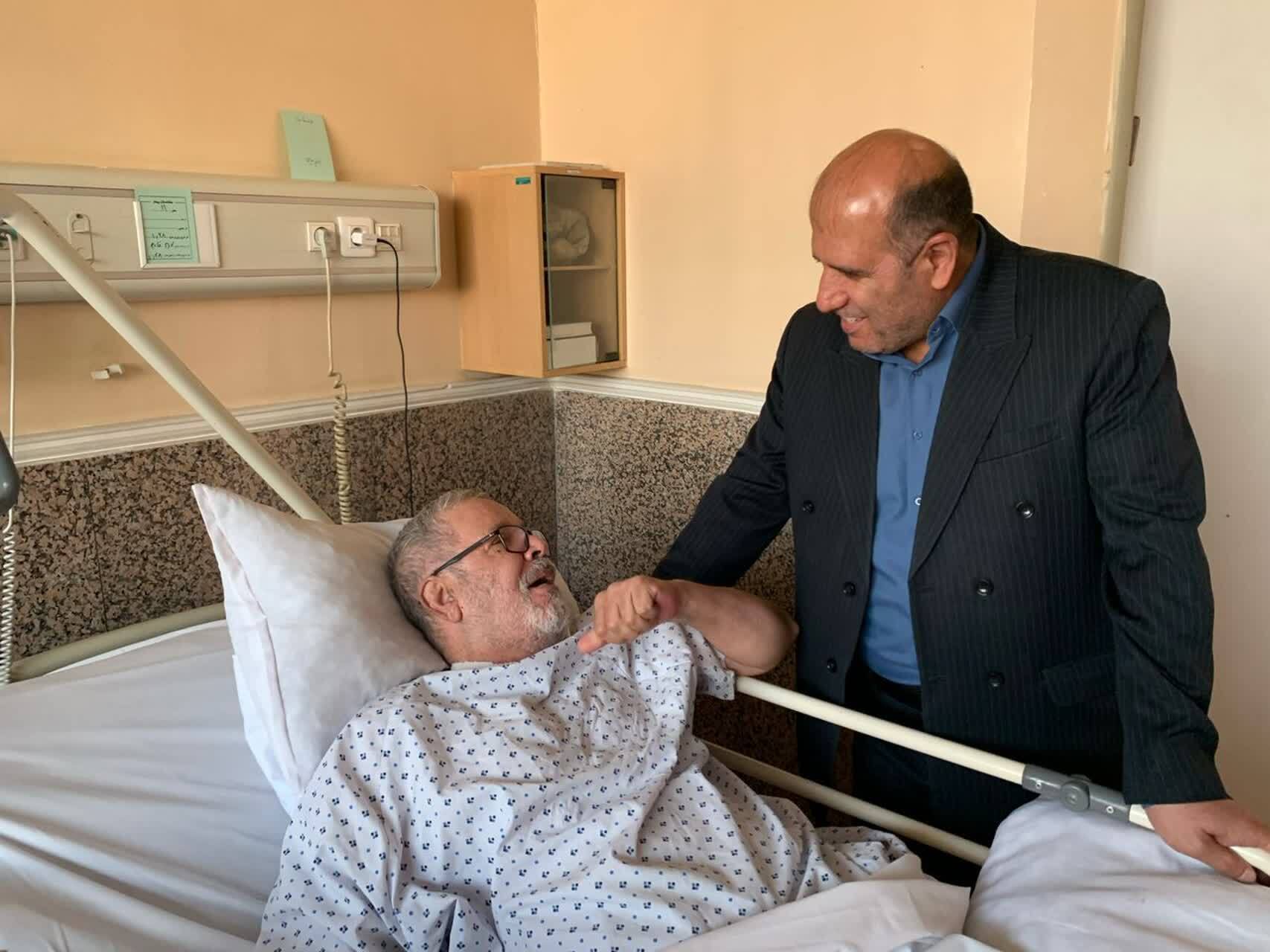 عیادت مدیرکل بنیاد شهید و امور ایثارگران تهران بزرگ با پدر شهید جشنی تهرانی و جانبازان بستری در                                                                                             بیمارستان خاتم انبیا علیها السلام