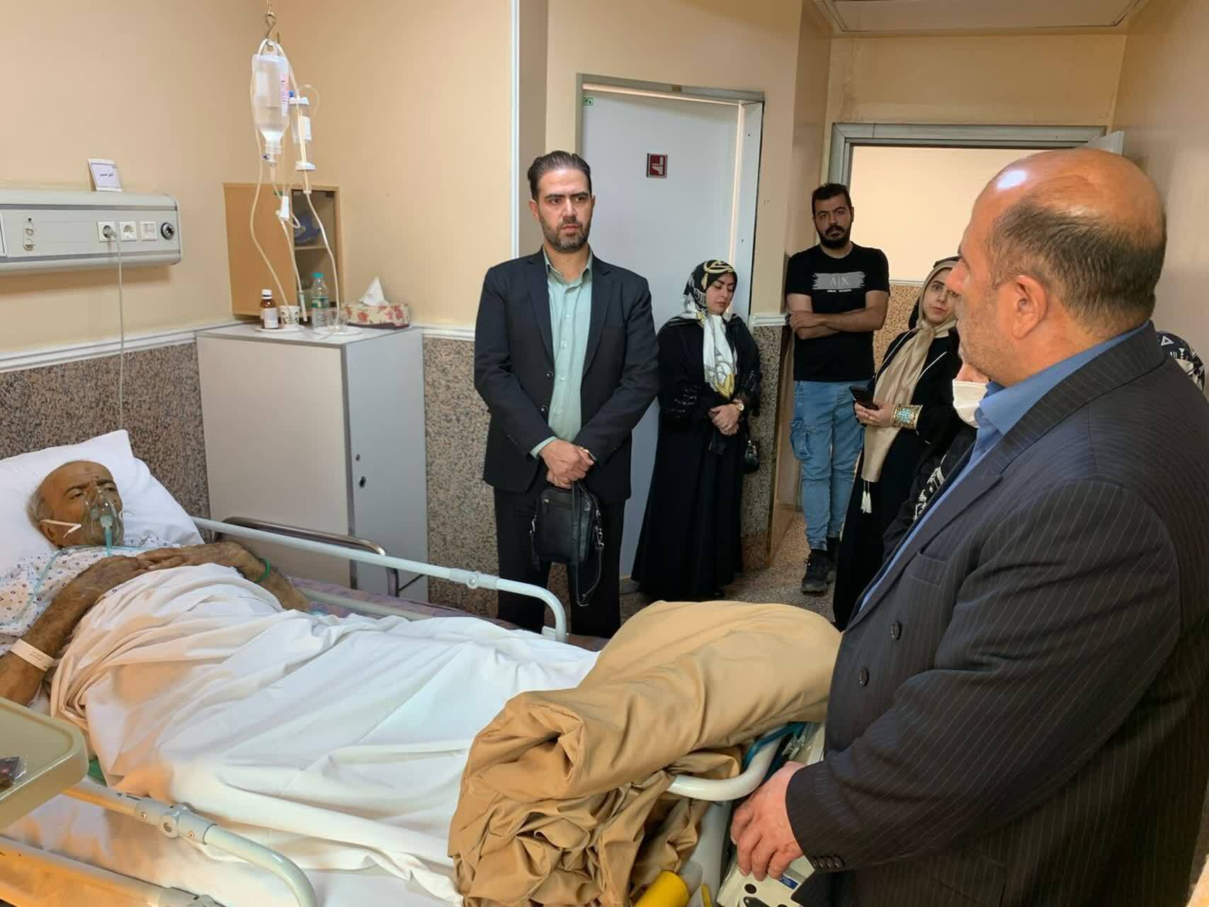 عیادت مدیرکل بنیاد شهید و امور ایثارگران تهران بزرگ با پدر شهید جشنی تهرانی و جانبازان بستری در                                                                                             بیمارستان خاتم انبیا علیها السلام