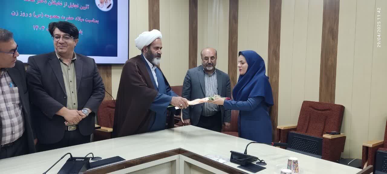 تجلیل از دختران نخبه شاهد به مناسبت روز دختر