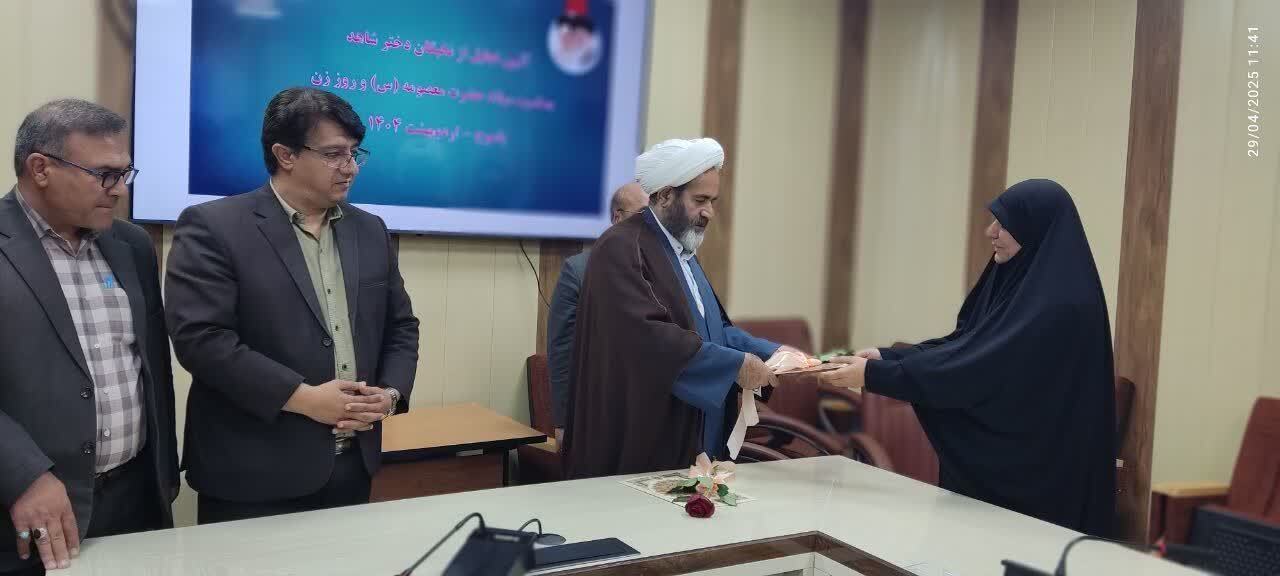 تجلیل از دختران نخبه شاهد به مناسبت روز دختر