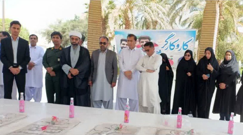 غبارروبی و عطرافشانی مزار شهدای گمنام شهرستان ایرانشهر